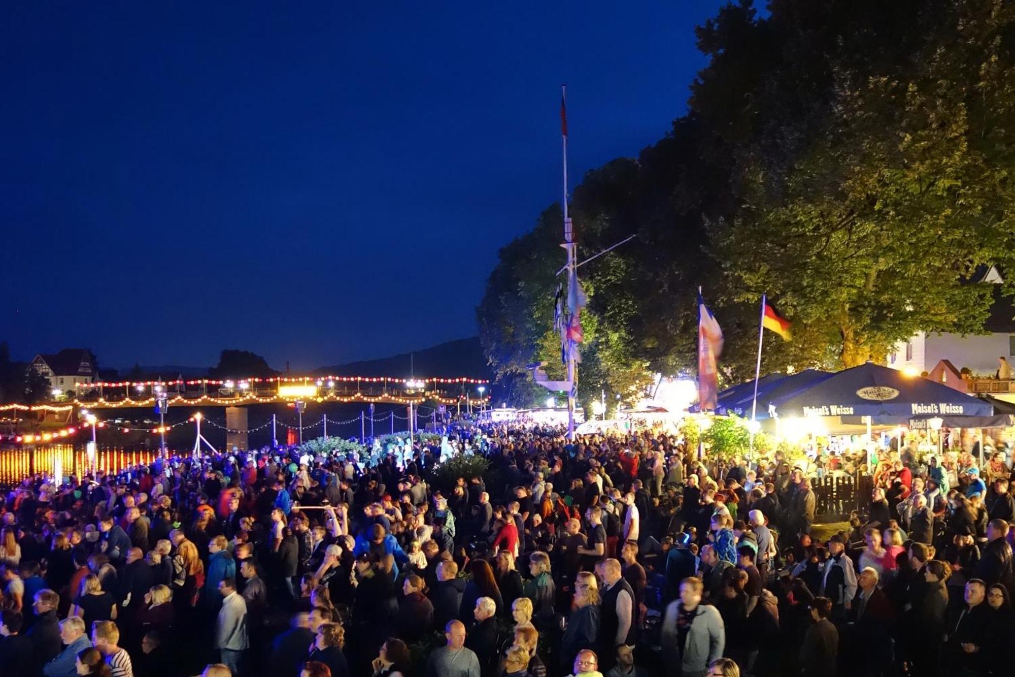 Ferienwohnungen Am Weserstrand Bodenwerder Bagian luar foto